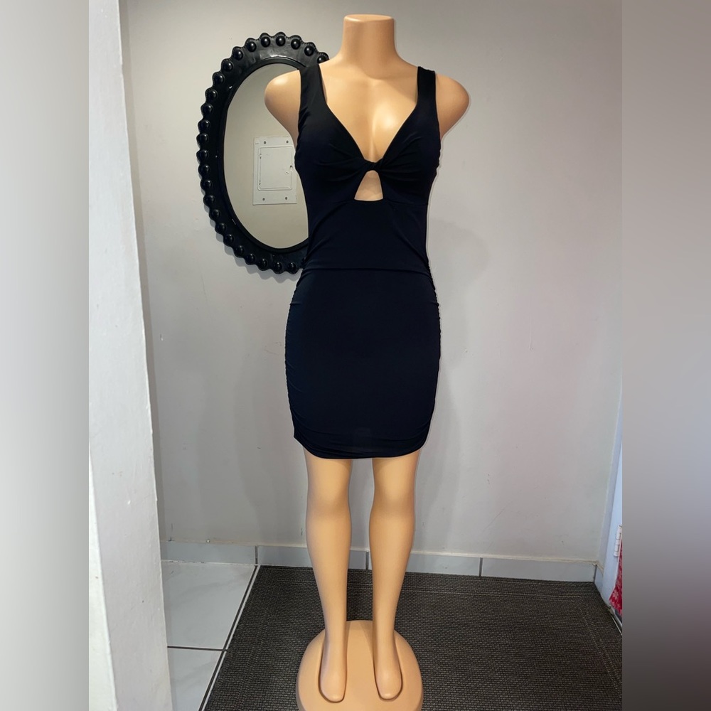 MINI BLACK DRESS WITH SMALL OPENING ON THE CHEST SIZE L | WEAREVER